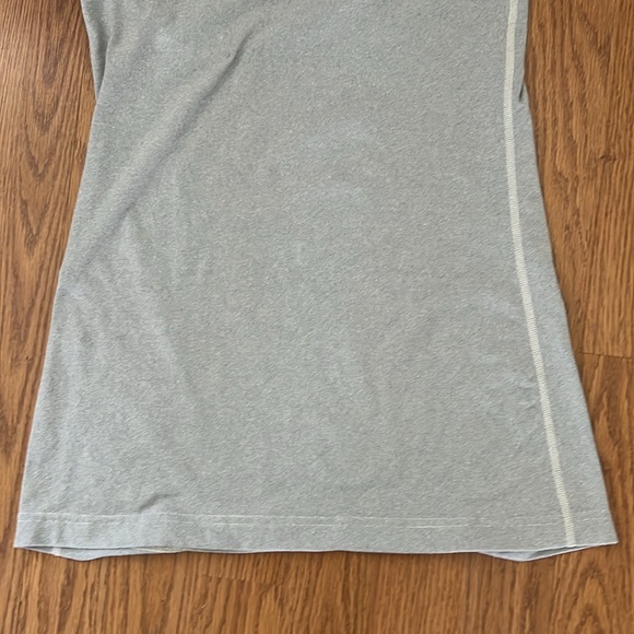 Lululemon Women’s Gray Razorback Tank Top Size 4 - Picture 6 of 6